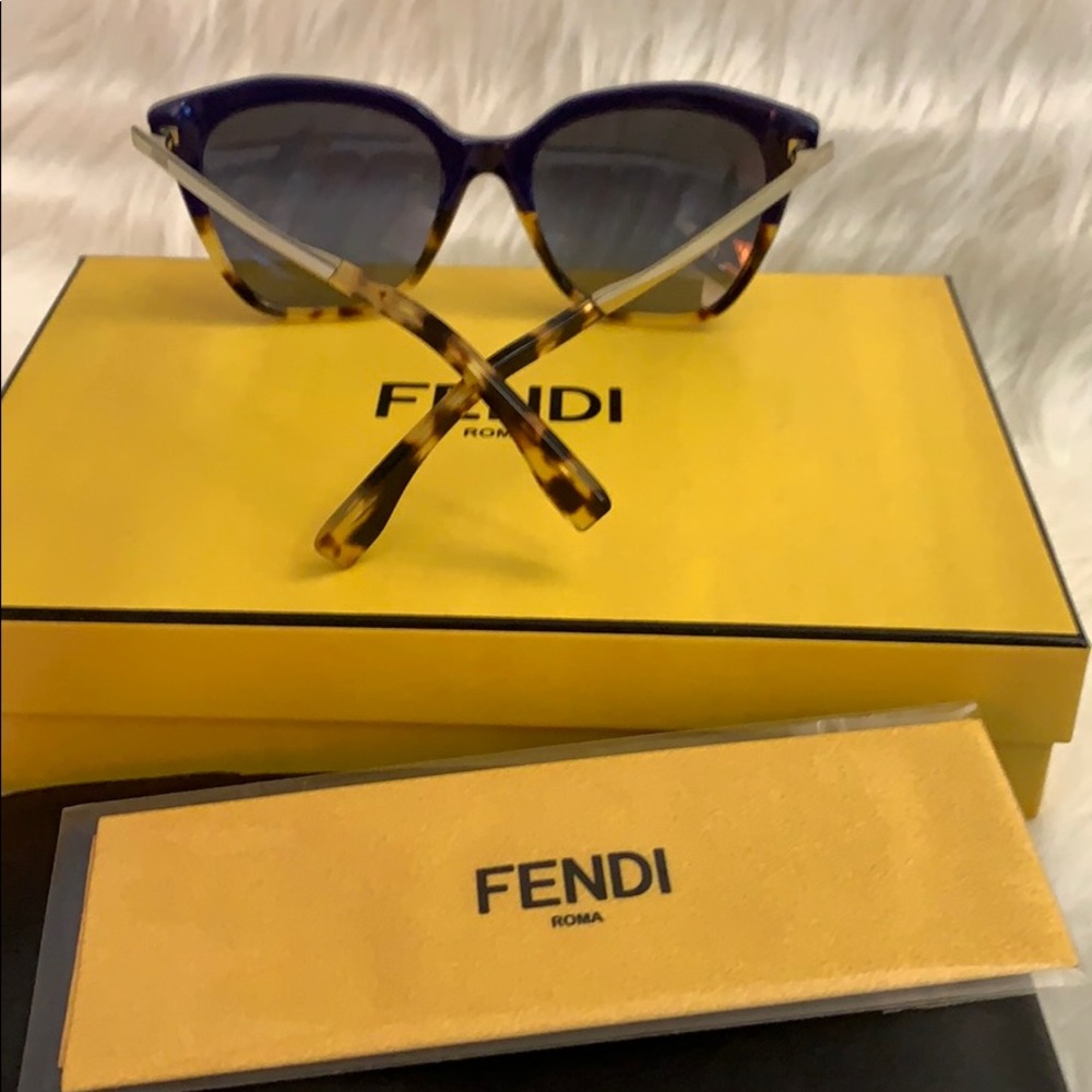 FENDI SHADES - Picture 6 of 8